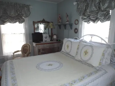 8 Pleasant Street Plymouth NH 03264