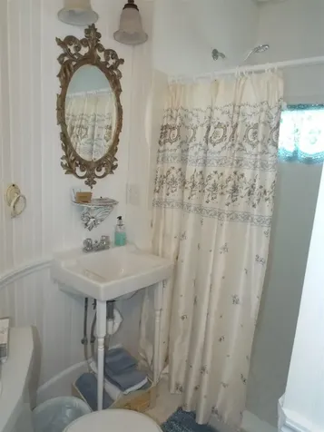 8 Pleasant Street Plymouth NH 03264