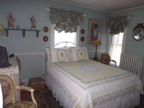 8 Pleasant Street Plymouth NH 03264