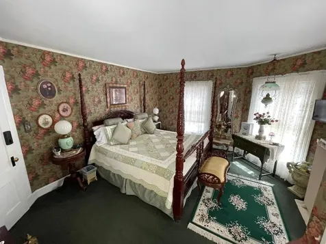 8 Pleasant Street Plymouth NH 03264