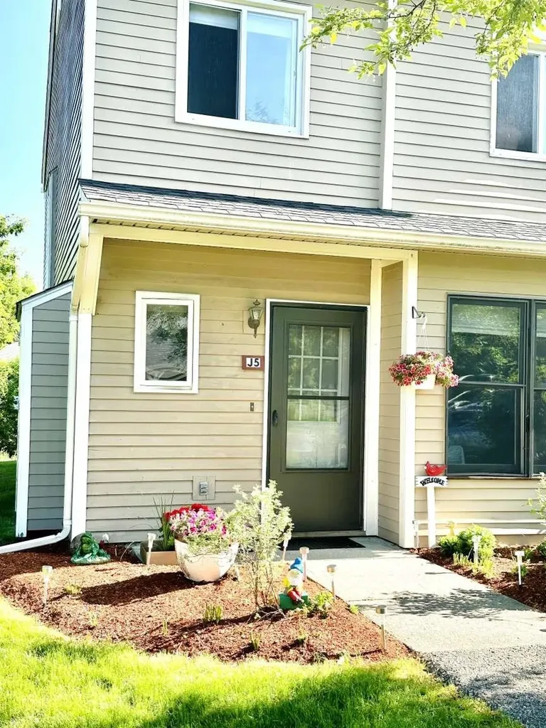 J5 Stonehedge Drive South Burlington VT 05403