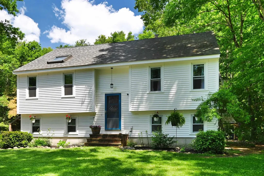 19 Schanda Drive Newmarket NH 03857