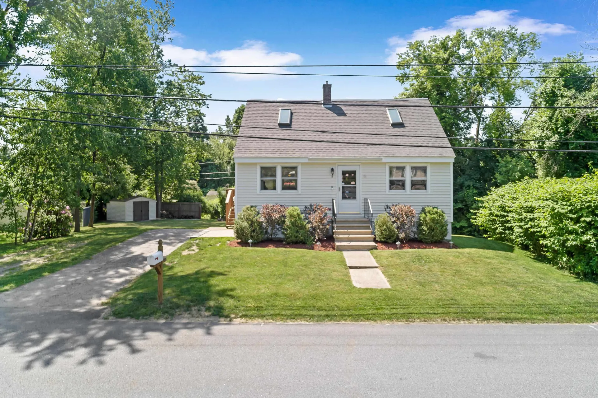 13 E Glenwood Street Nashua NH 03060