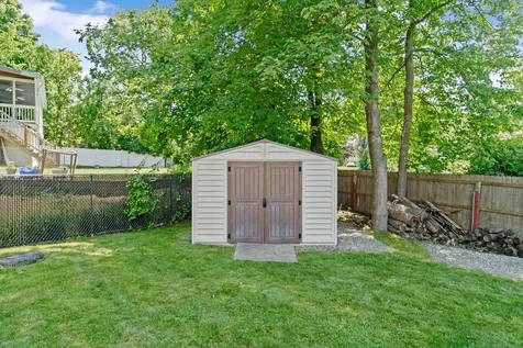 13 E Glenwood Street Nashua NH 03060