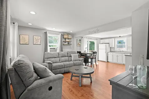 13 E Glenwood Street Nashua NH 03060