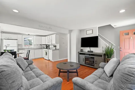 13 E Glenwood Street Nashua NH 03060