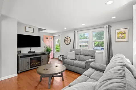 13 E Glenwood Street Nashua NH 03060