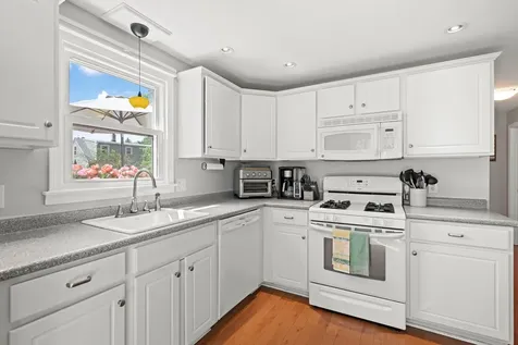 13 E Glenwood Street Nashua NH 03060