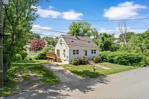 13 E Glenwood Street Nashua NH 03060