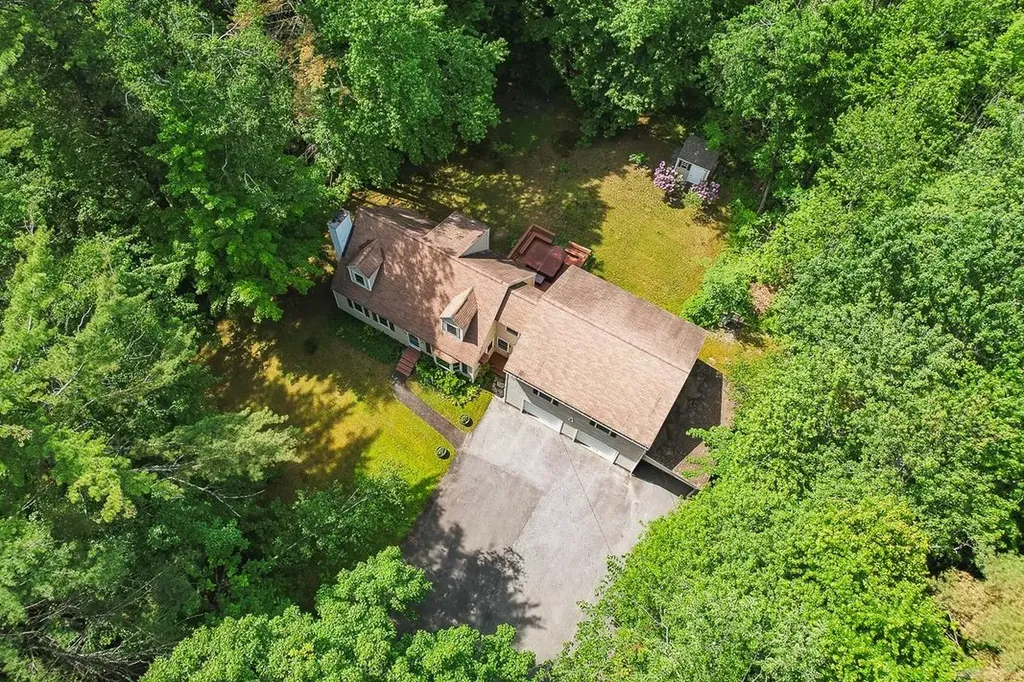 114 Montelona Road Goffstown NH 03045-0000