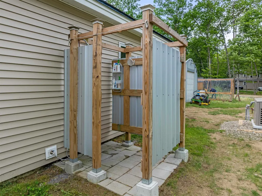 491 Pond Circle Haverhill NH 03774