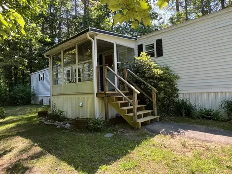 33 Chapparel Drive Londonderry NH 03053