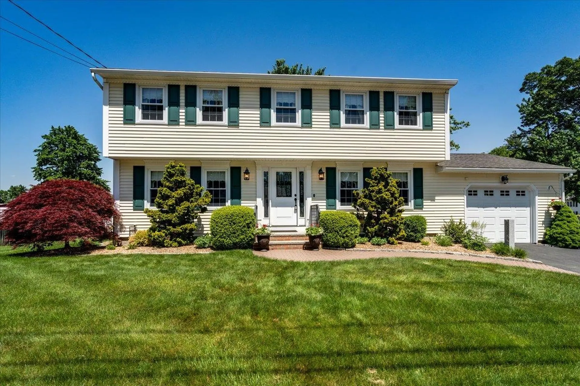 8 Parkhurst Drive Nashua NH 03062