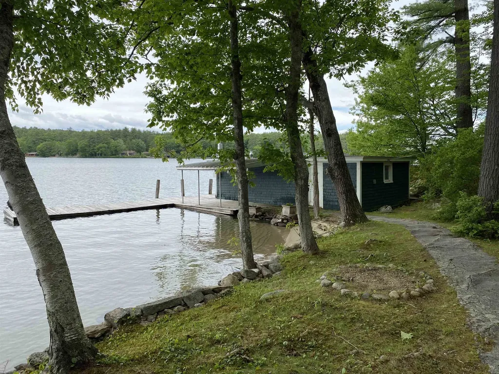 95 Mandalay Road Wolfeboro NH 03894