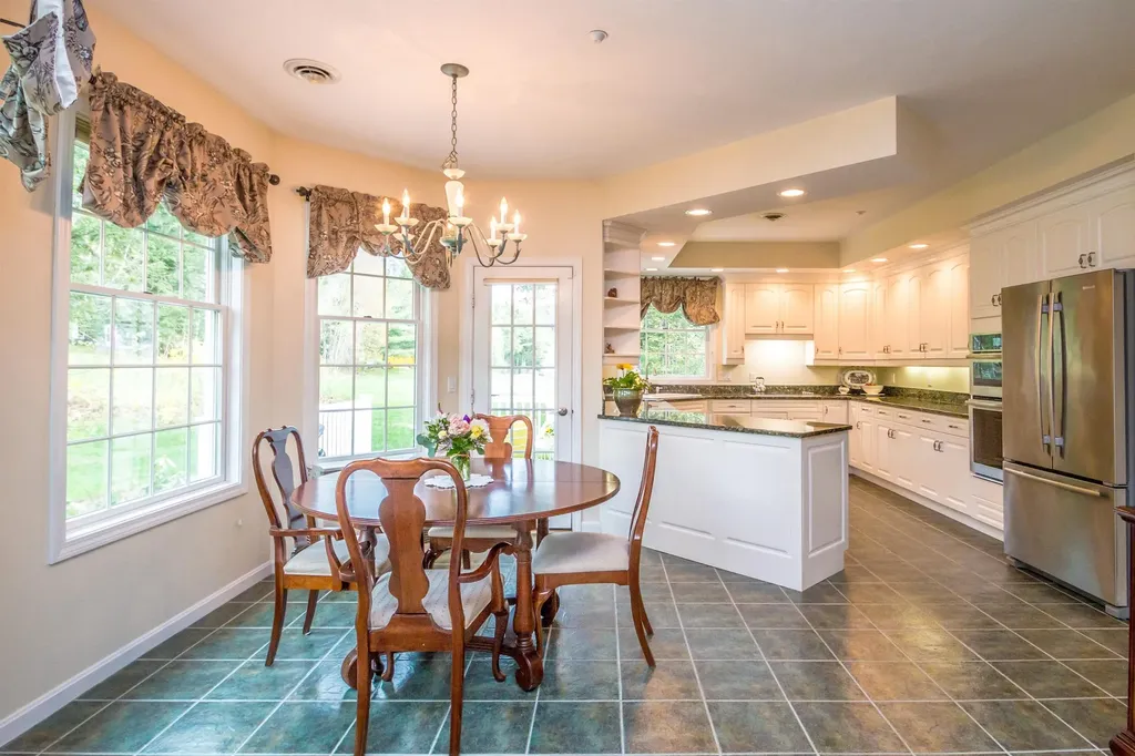 55 Carleton Way Hales Location NH 03860