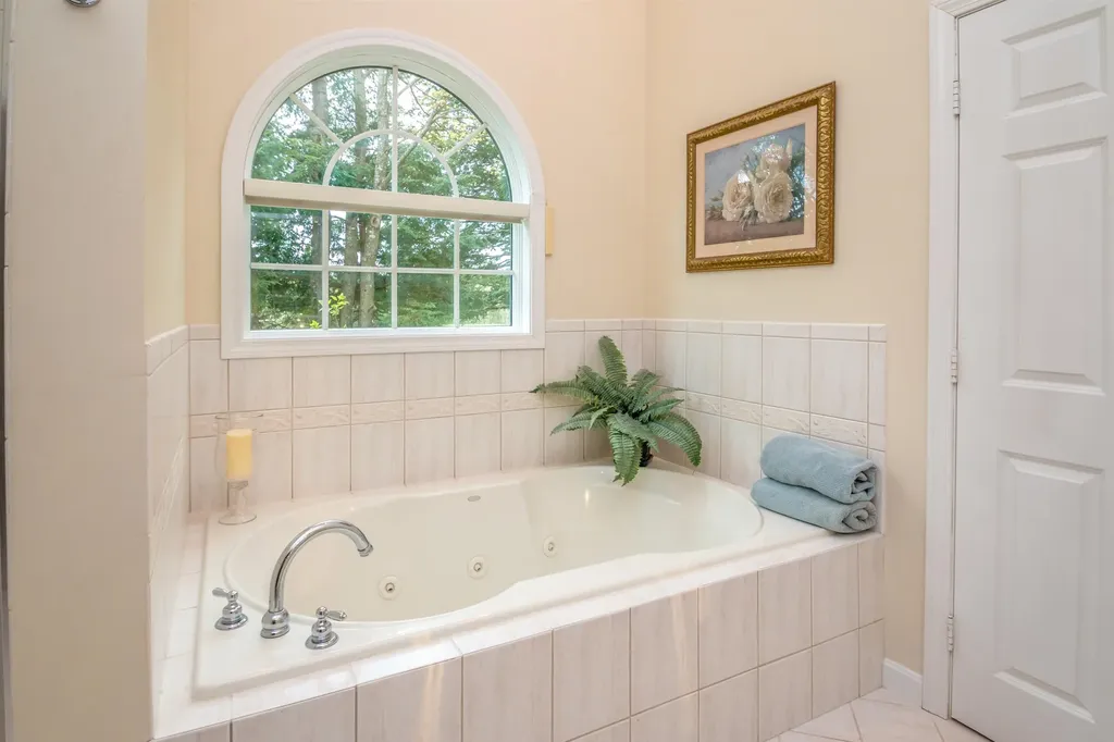 55 Carleton Way Hales Location NH 03860