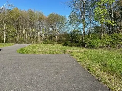 33 River Road Hudson NH 03051