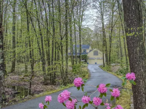 5 Valley View Drive Bedford NH 03110