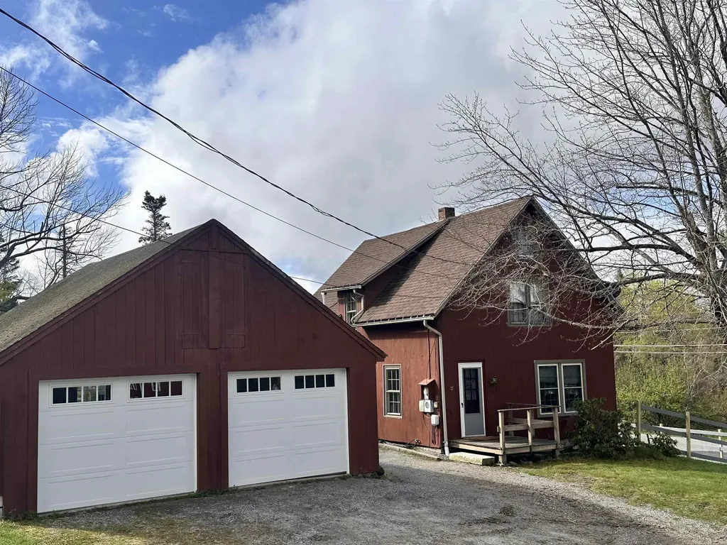 37 Pearl Street New London NH 03257