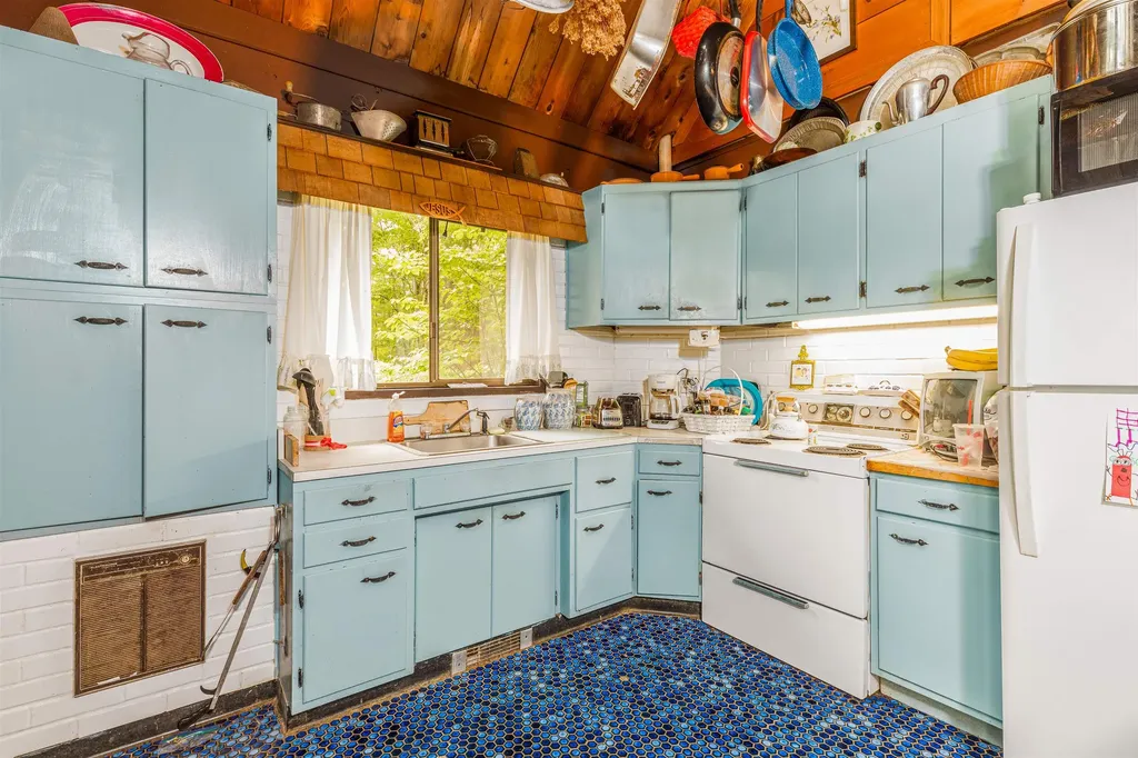16 Cate Road Deerfield NH 03037