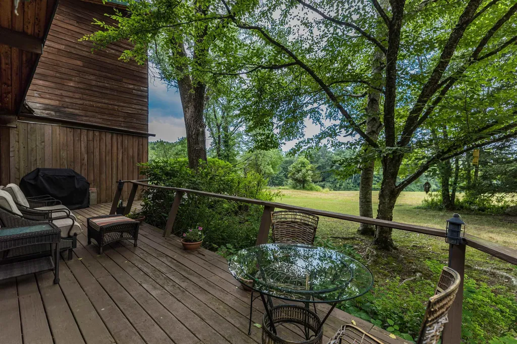 16 Cate Road Deerfield NH 03037