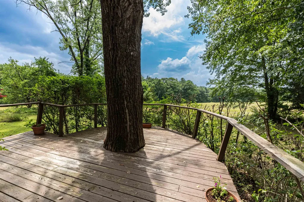 16 Cate Road Deerfield NH 03037