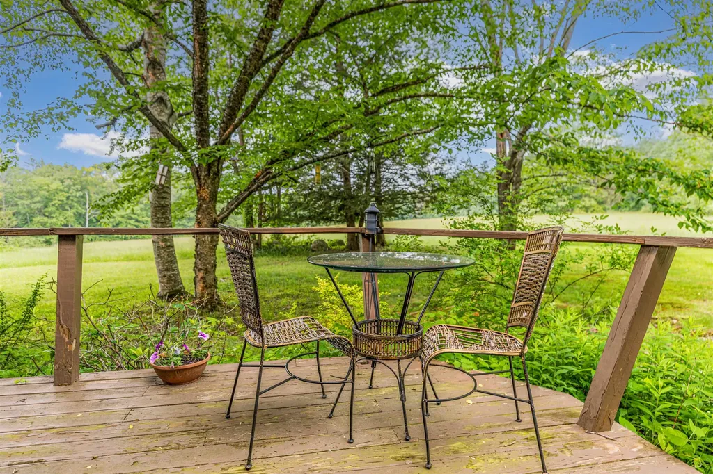 16 Cate Road Deerfield NH 03037