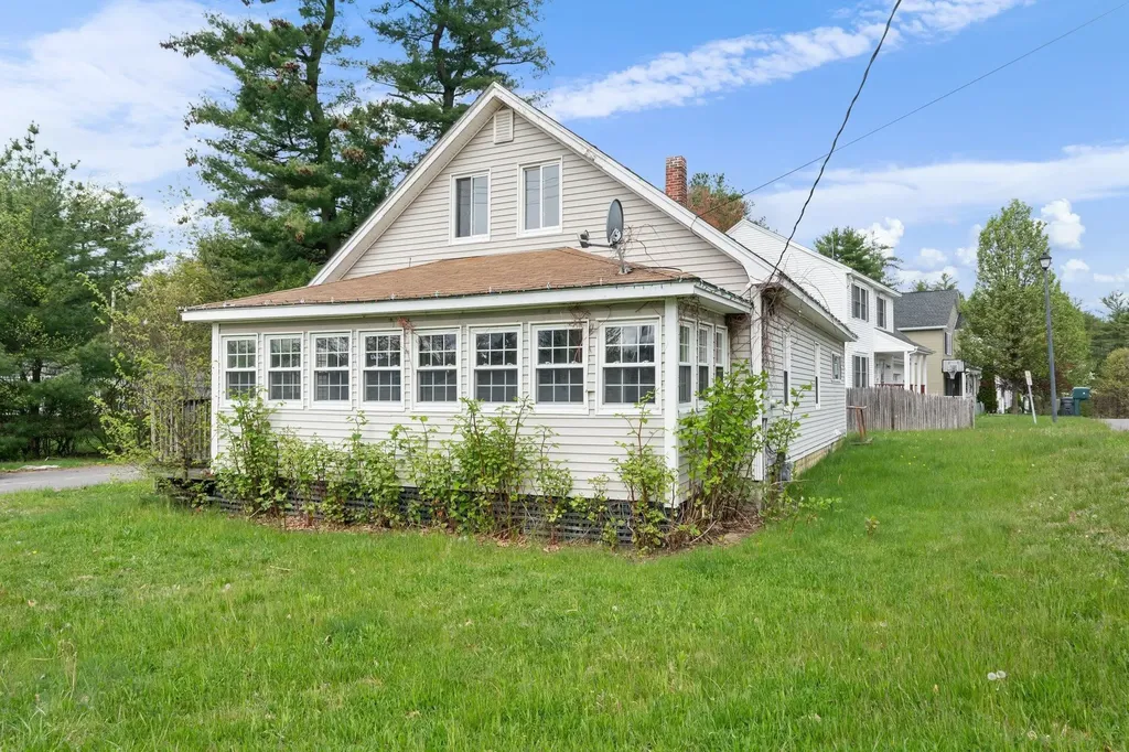 729 West Hollis Street Nashua NH 03062