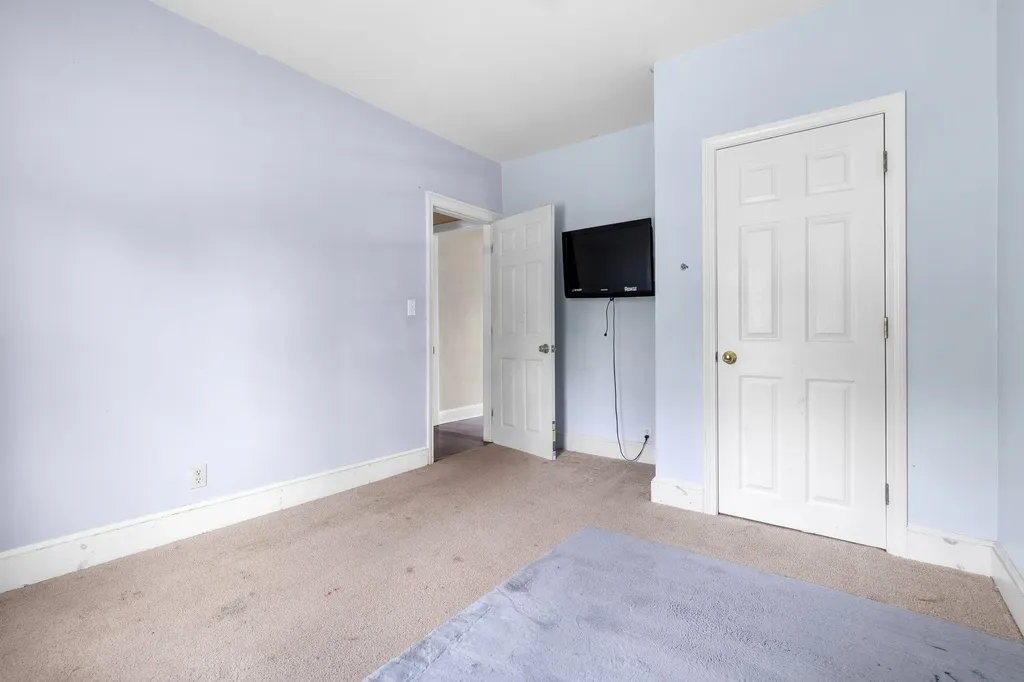729 West Hollis Street Nashua NH 03062