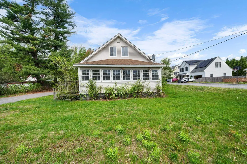729 West Hollis Street Nashua NH 03062