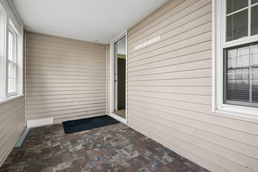 729 West Hollis Street Nashua NH 03062