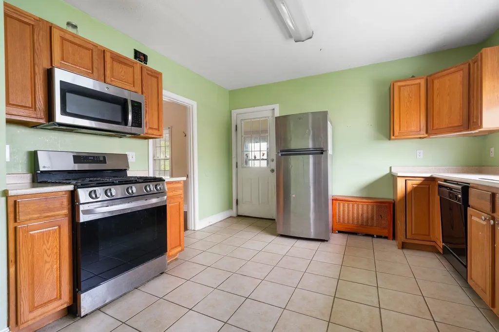 729 West Hollis Street Nashua NH 03062