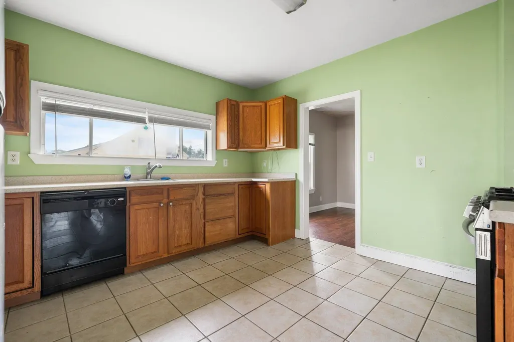 729 West Hollis Street Nashua NH 03062