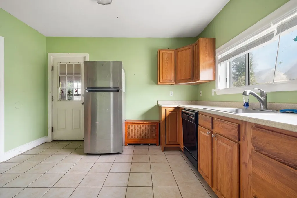 729 West Hollis Street Nashua NH 03062
