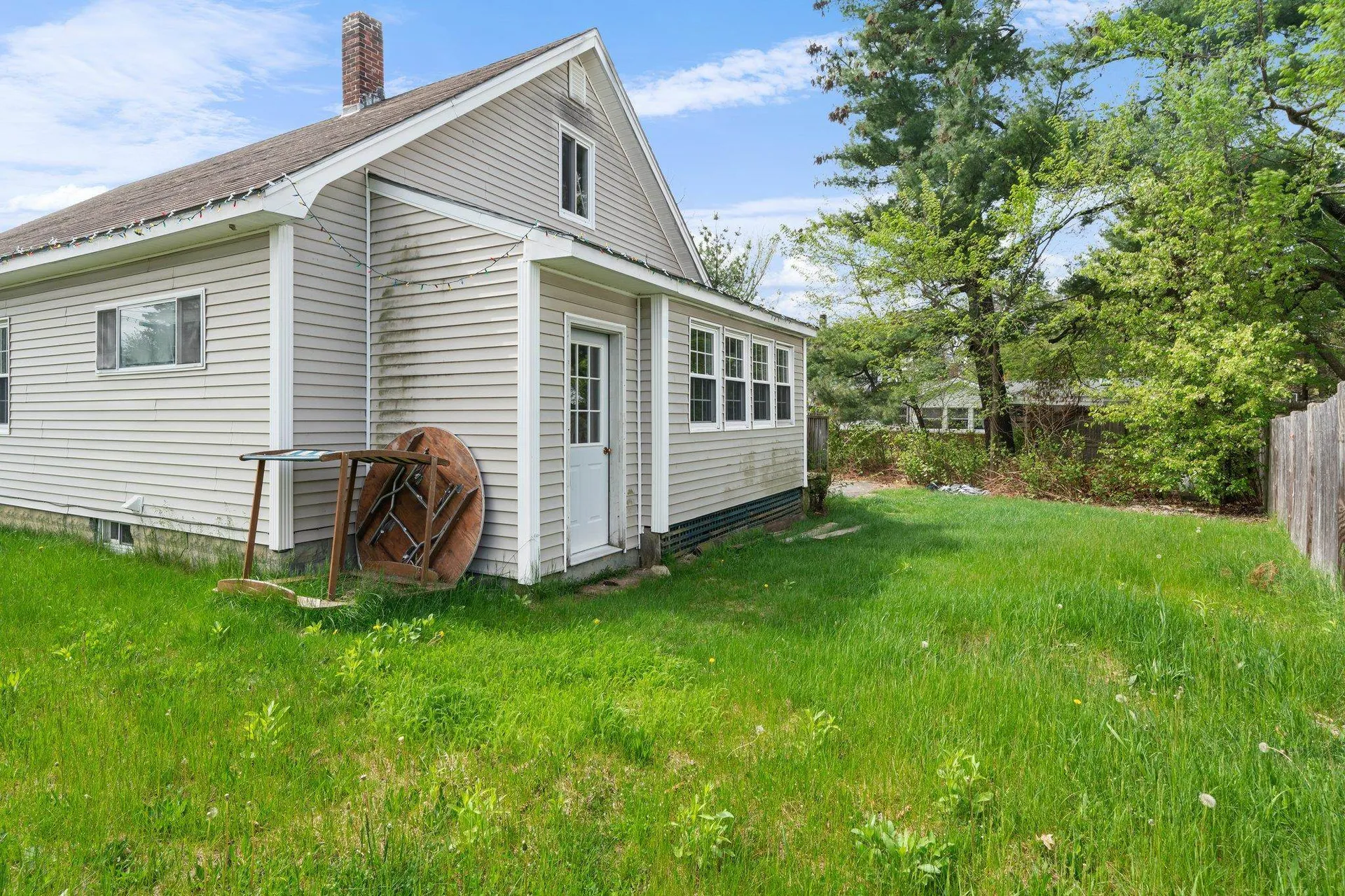 729 West Hollis Street Nashua NH 03062