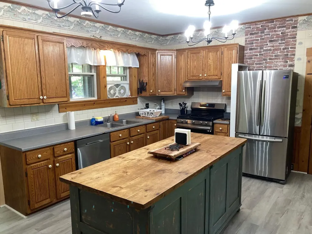 31 Congress Court Barton VT 05822