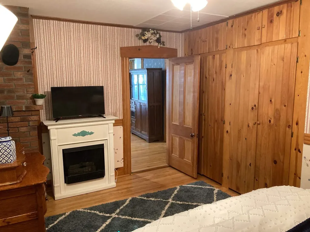 31 Congress Court Barton VT 05822