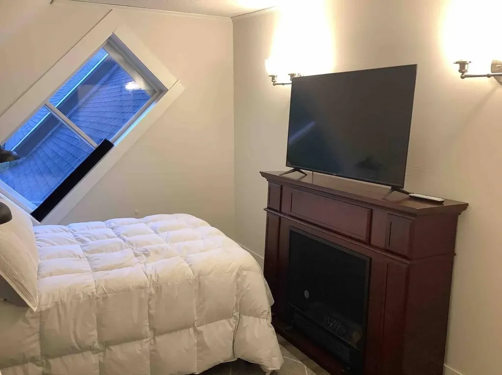 31 Congress Court Barton VT 05822