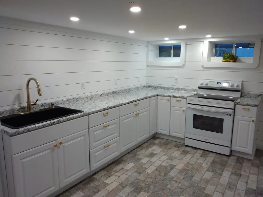 31 Congress Court Barton VT 05822