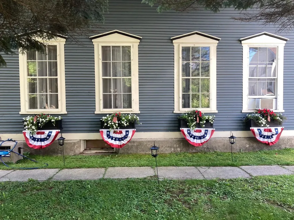 31 Congress Court Barton VT 05822