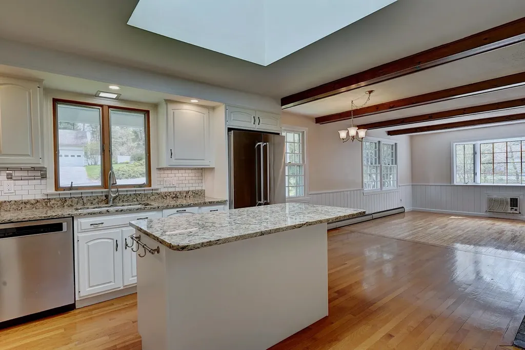 15 Juniper Road North Hampton NH 03862
