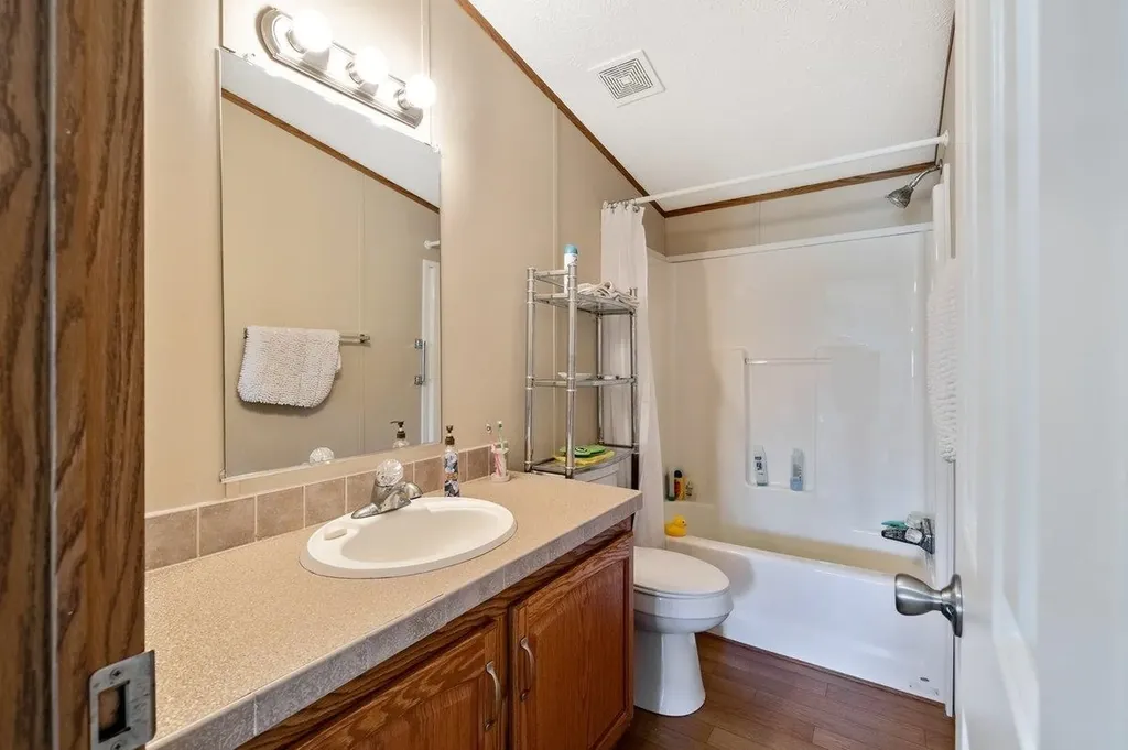 33 North Shore Road Isle La Motte VT 05463