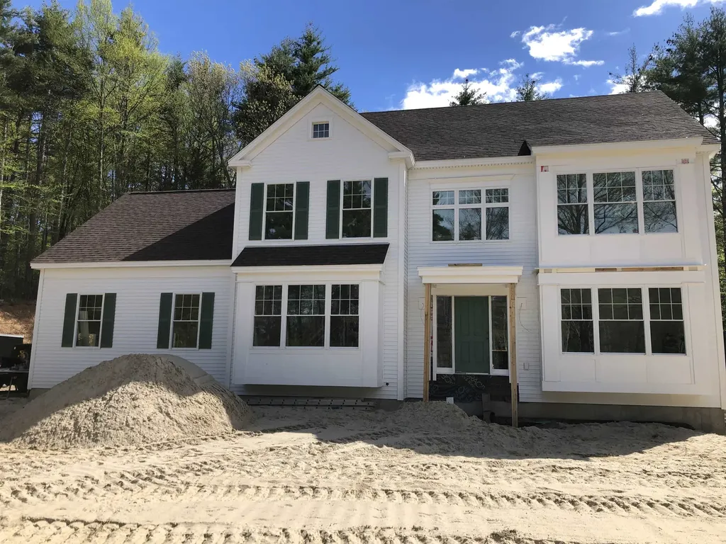 4 Estella Way Bedford NH 03110