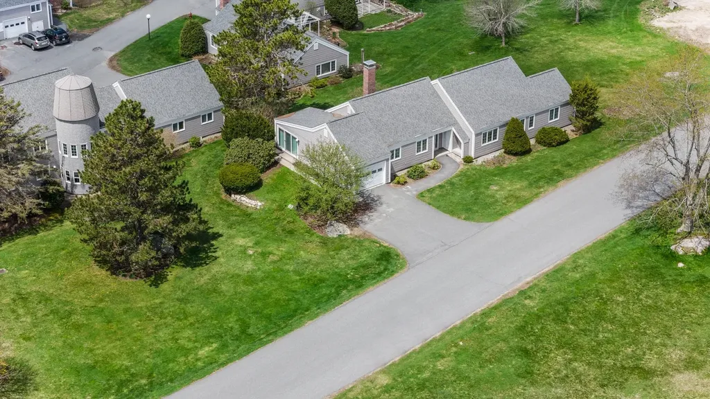 127 Hilltop Place New London NH 03257