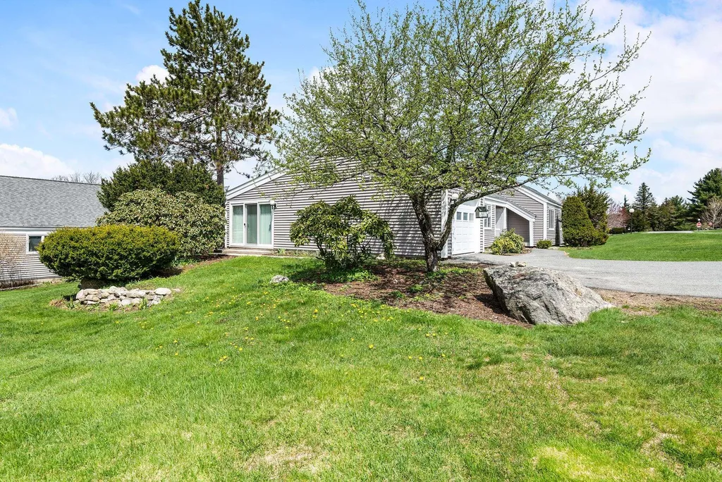 127 Hilltop Place New London NH 03257