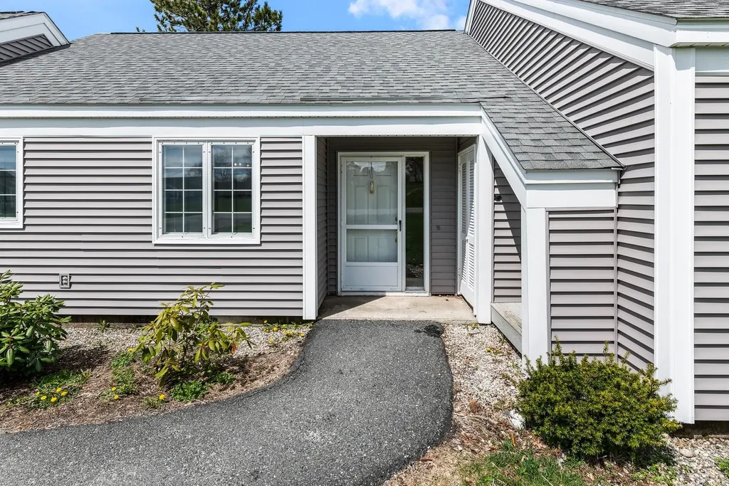 127 Hilltop Place New London NH 03257
