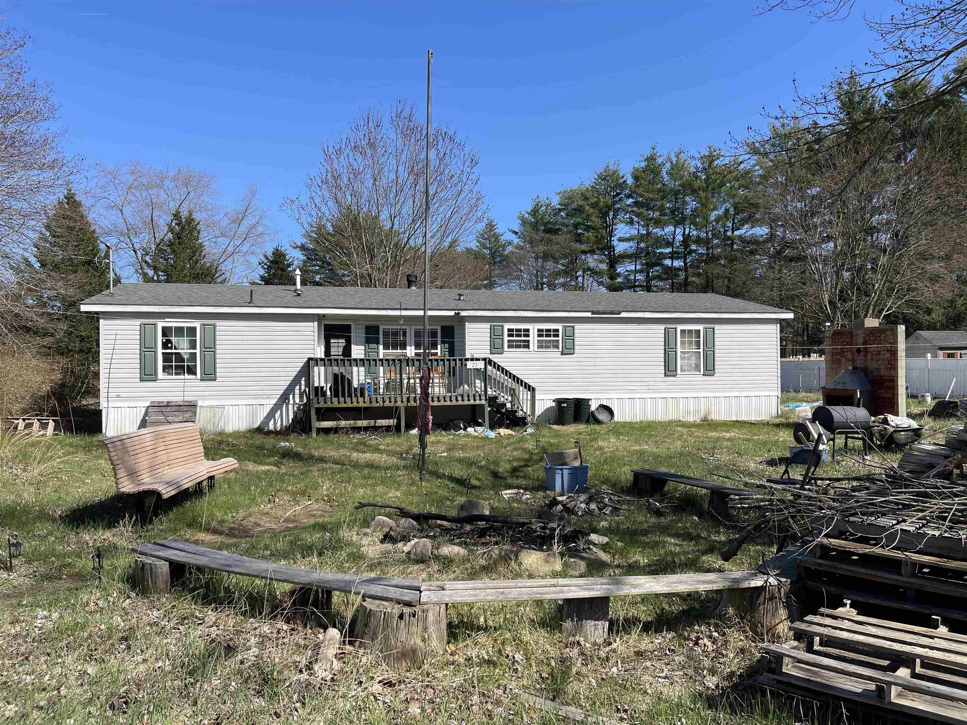 21 Essex Drive Raymond NH 03077