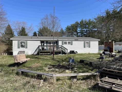 21 Essex Drive Raymond NH 03077