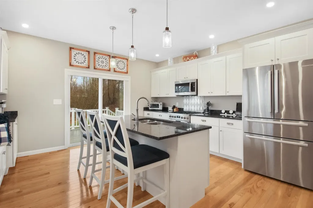 24 Chadwick Circle Windham NH 03087-2406