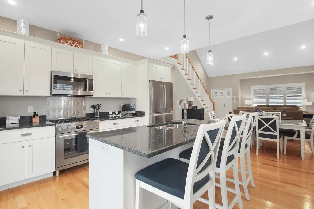 24 Chadwick Circle Windham NH 03087-2406